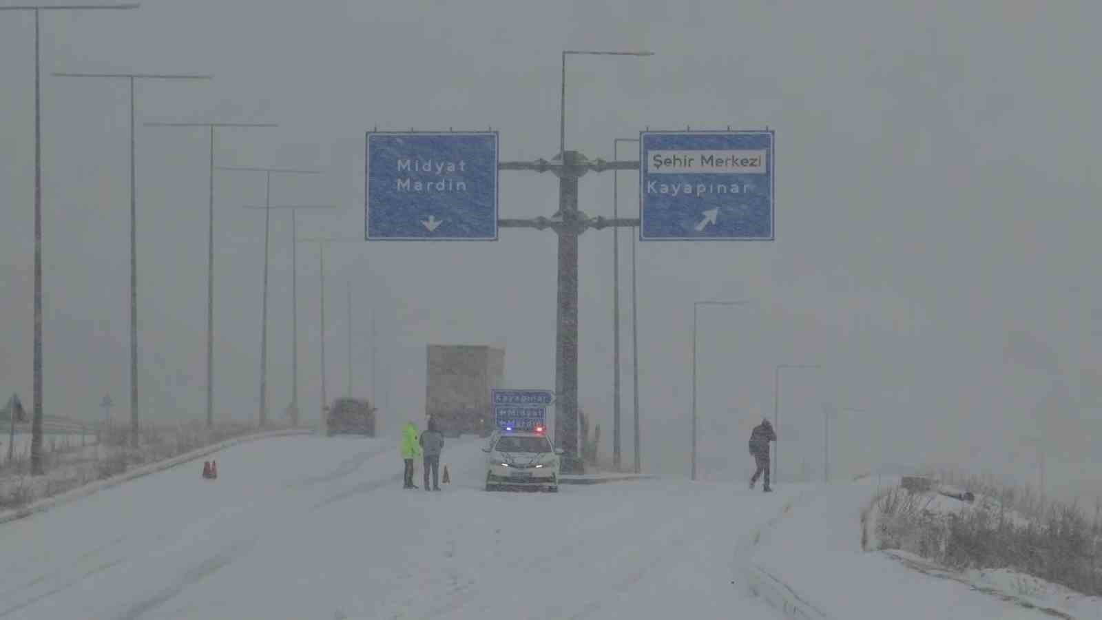 Batman’da Kar Teyakkuzu: Ayrancı Geçidi’nde “Zincir” Denetimi, Köy Yollarında Kurtarma Operasyonu