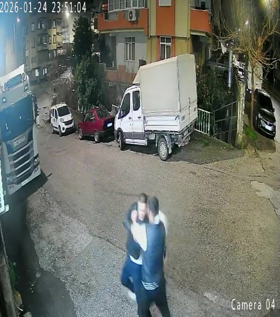 Birlikte Alkol Alırken Tartıştığı Arkadaşını Ayrıldıktan Sonra Çağırıp Bıçakla Ağır Yaraladı