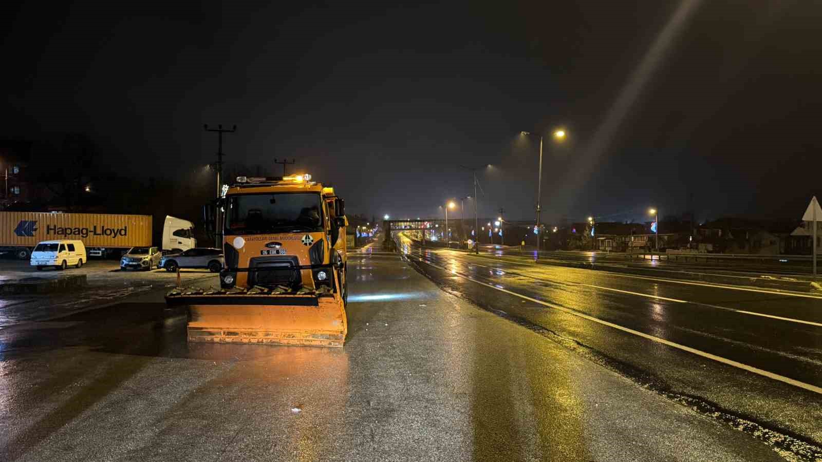 Bolu Dağı’nda Sis ve Sağanak Yağış Etkili: Karayolları Ekipleri Teyakkuzda