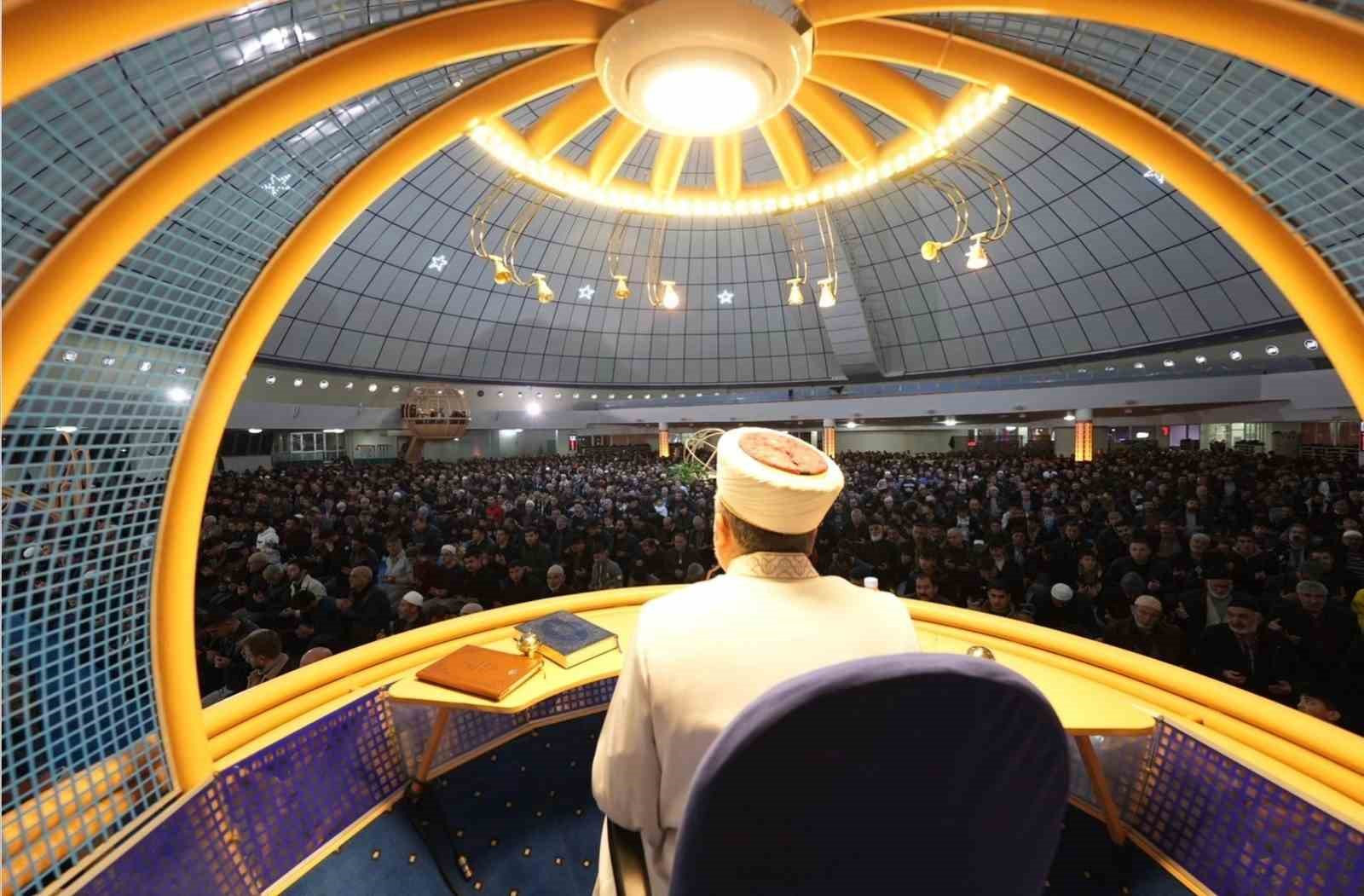 Bu Haftaki Cuma Hutbesinde “Namaz Müminin Miracıdır” Mesajı