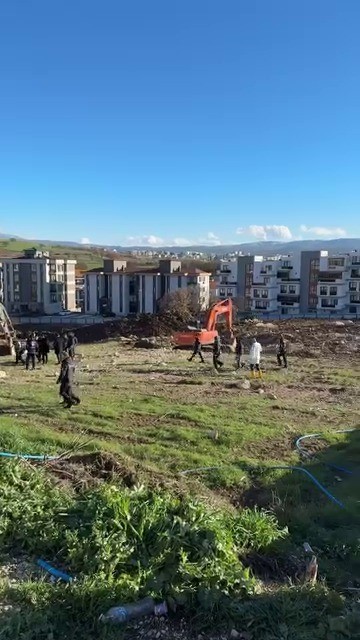 Bursa’da İnşaat Sahasında Patlama Kontrolden Çıktı… Araçlar, Binalar Hasar Aldı