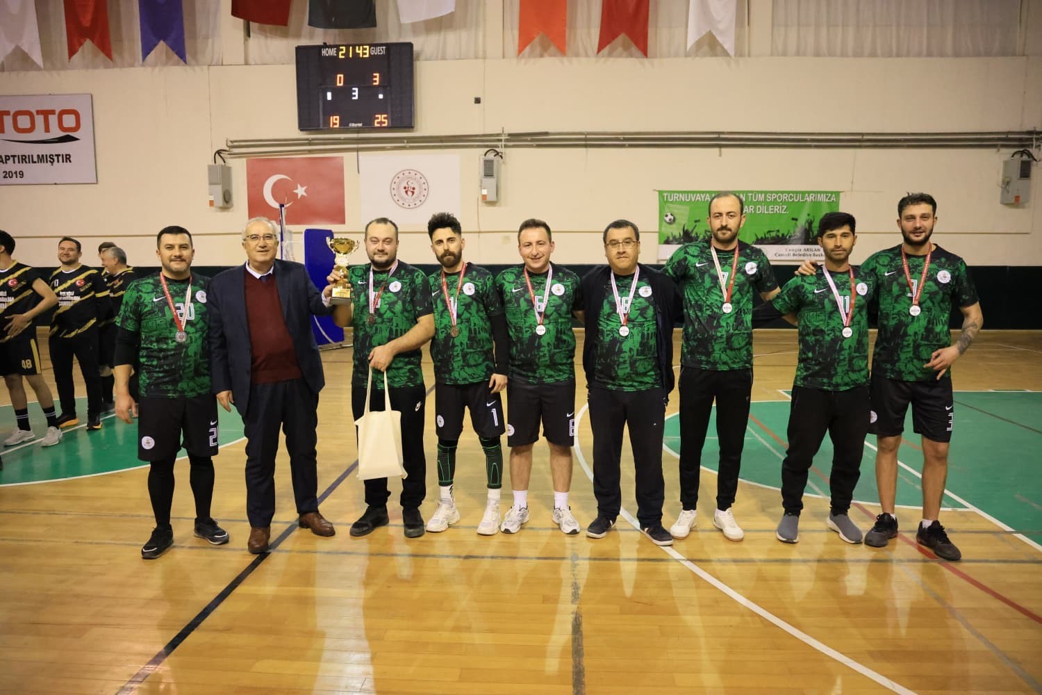 Çameli’de Kurumlar ve Mahalleler Arası Voleybol Turnuvası Sona Erdi