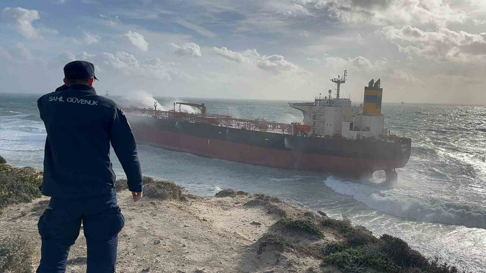 Çanakkale Valiliği: “Geminin Su Almadığı, Personelin Durumunun İyi Olduğu, Deniz Kirliliğinin Meydana Gelmediği Belirlendi”