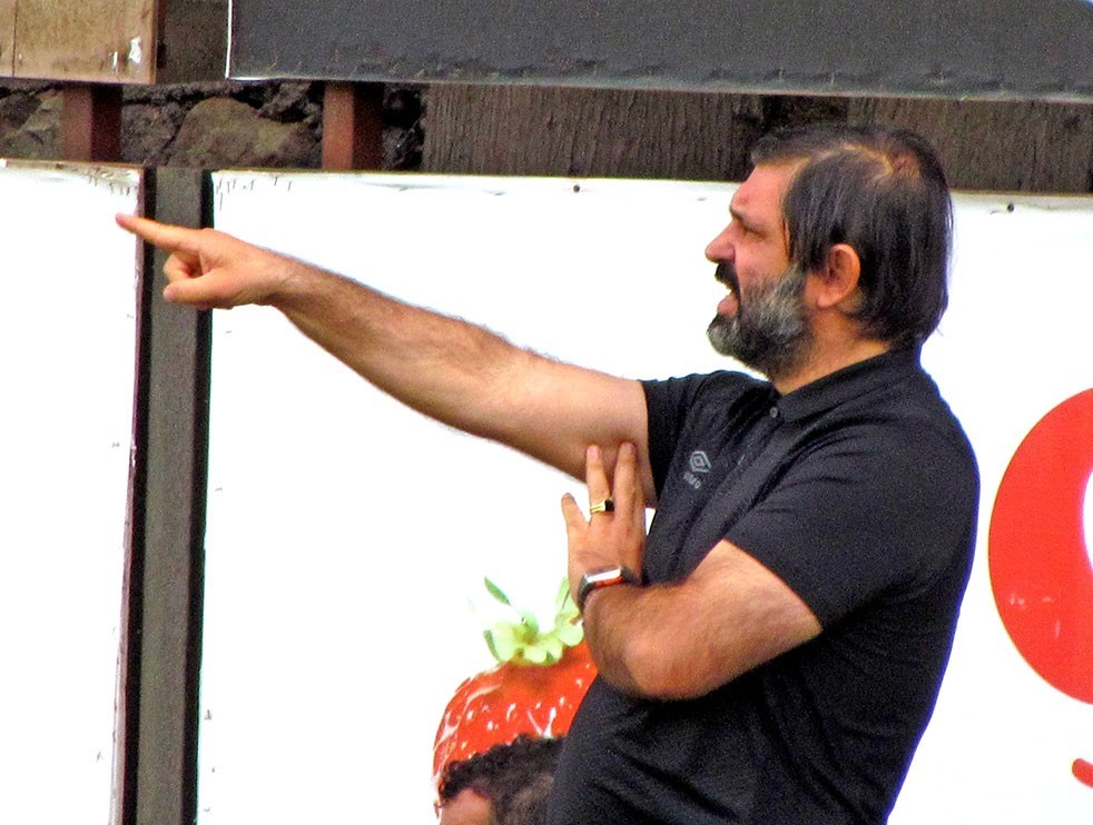 Çeşme Belediyespor Teknik Direktörü Gören: “Efsanelik Zor Zamanlarda Başlar”