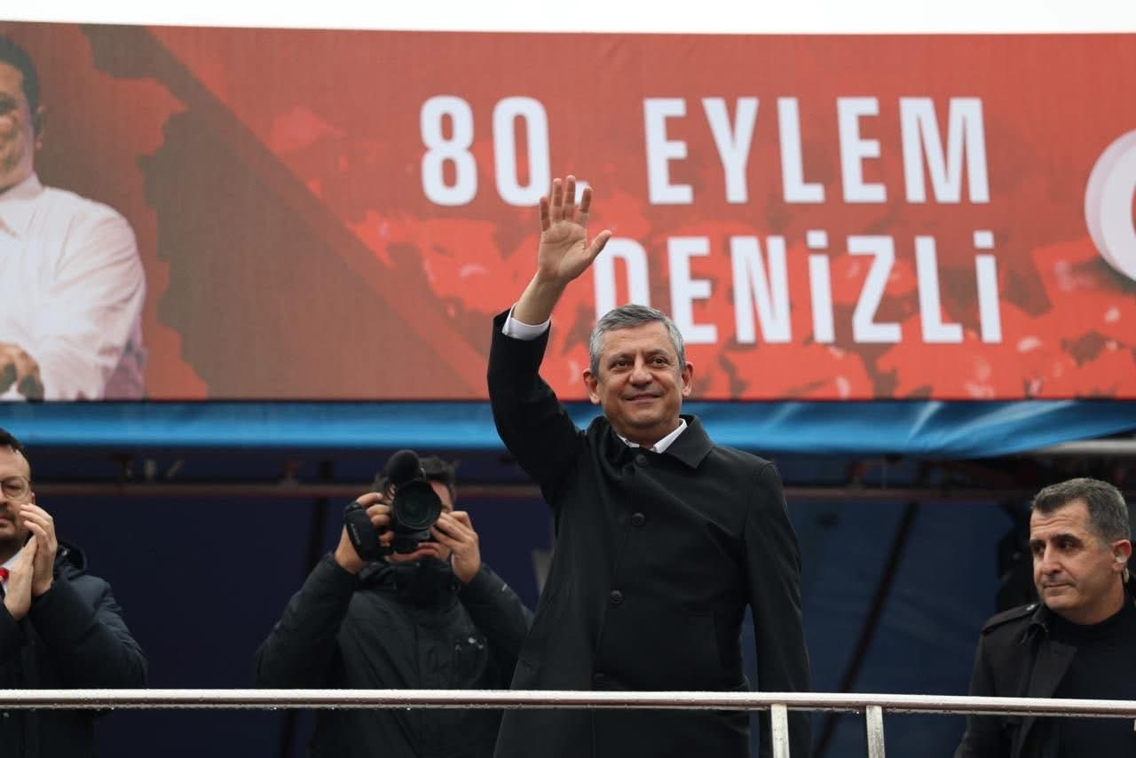 CHP Genel Başkanı Özel: “Seçim Sath-ı Mailindeyiz, Kapı Kapı Gezmeye Var Mısınız?”