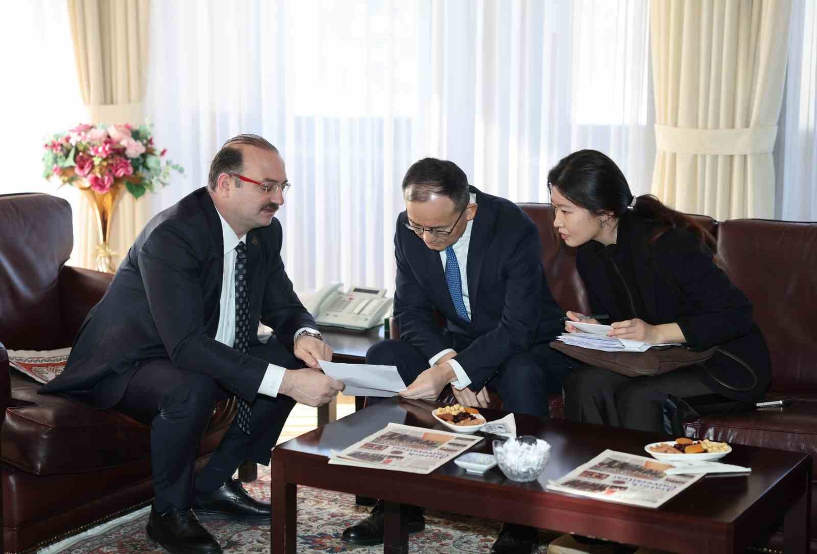 Çin Halk Cumhuriyeti Ankara Büyükelçisi Jiang Xuebin Atatürk Üniversitesi’nde