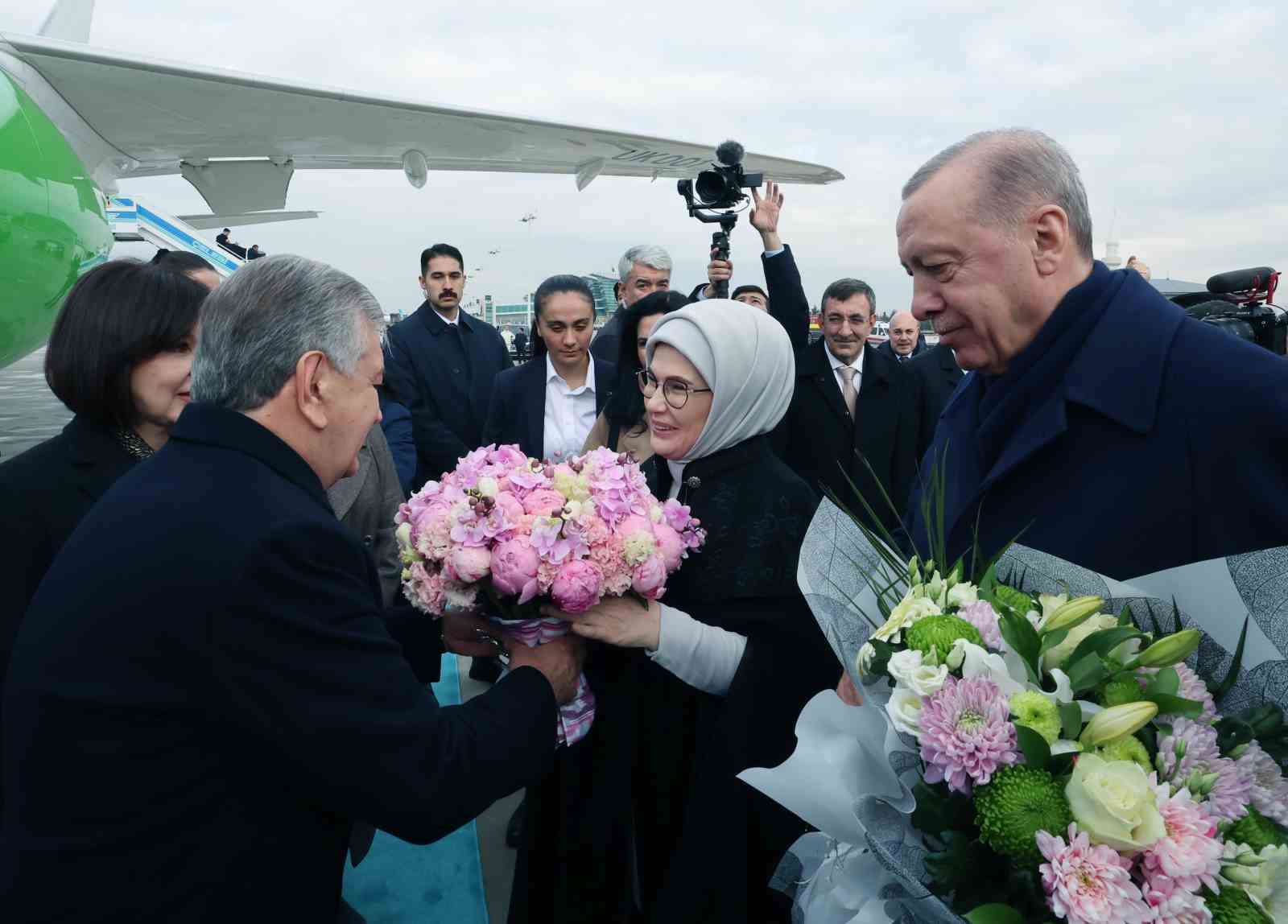 Cumhurbaşkanı Erdoğan, Özbekistan Cumhurbaşkanı Mirziyoyev’i Törenle Karşıladı