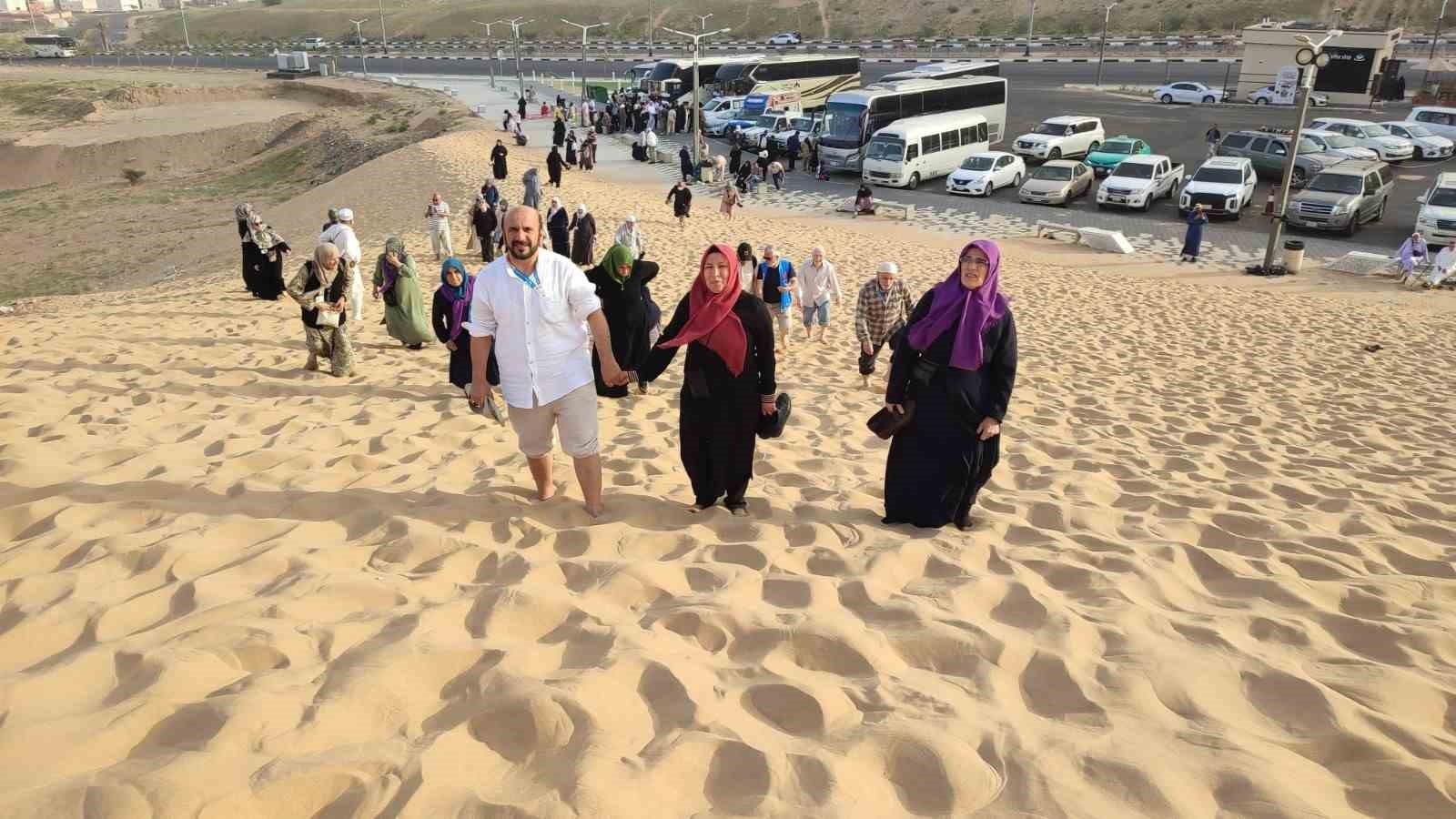 Denizlili Umreciler Bedir Şehitlerini ve Melekler Tepesini Ziyaret Etti