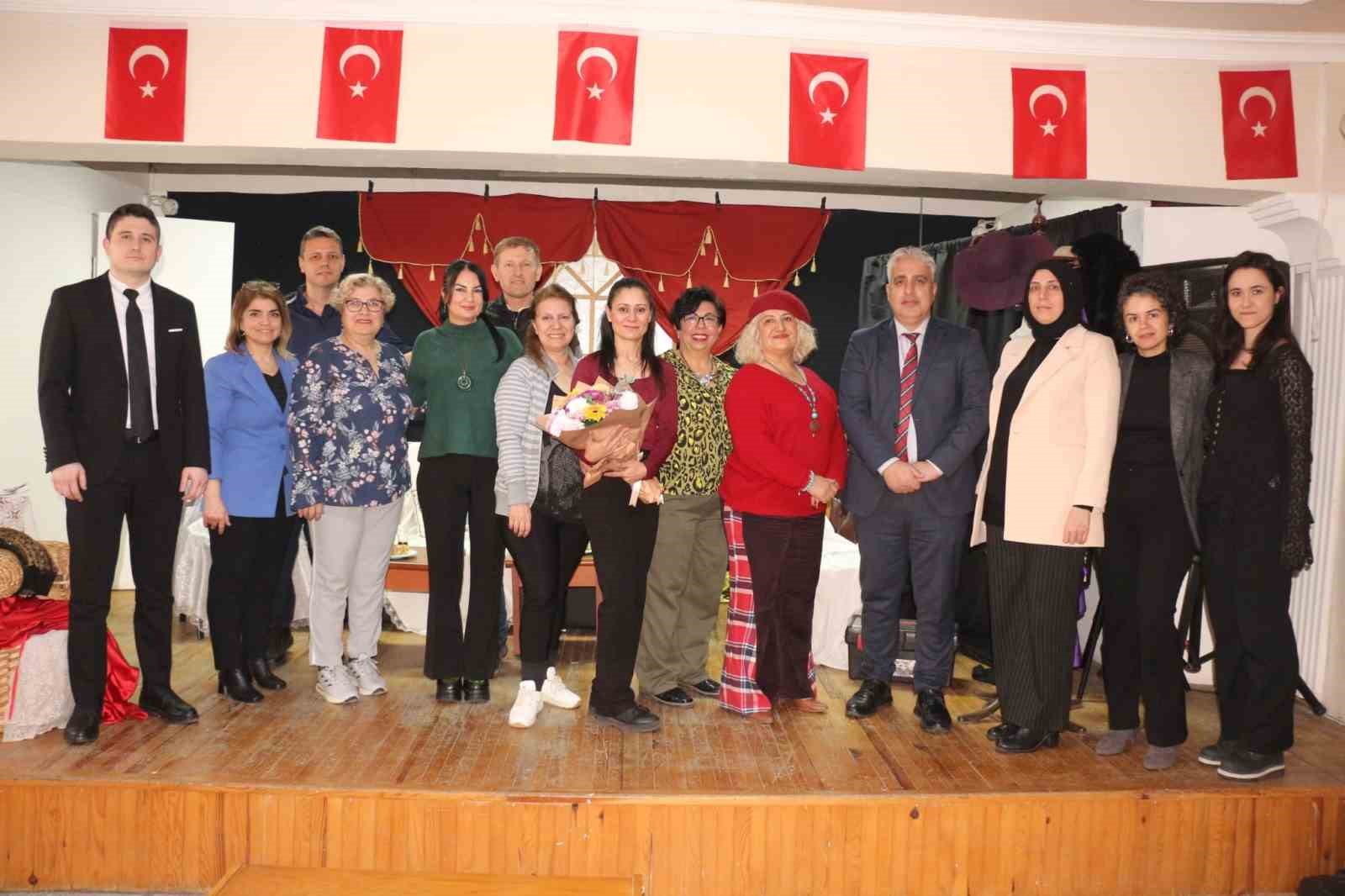 Dikili Umut Tiyatrosu, Umut Olmaya Devam Ediyor