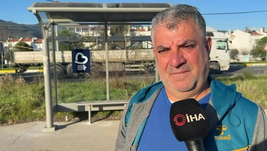 Edremit’te Bir Babanın Kızı Islanmasın Diye Yaptığı Durak Belediyeyi Harekete Geçirdi