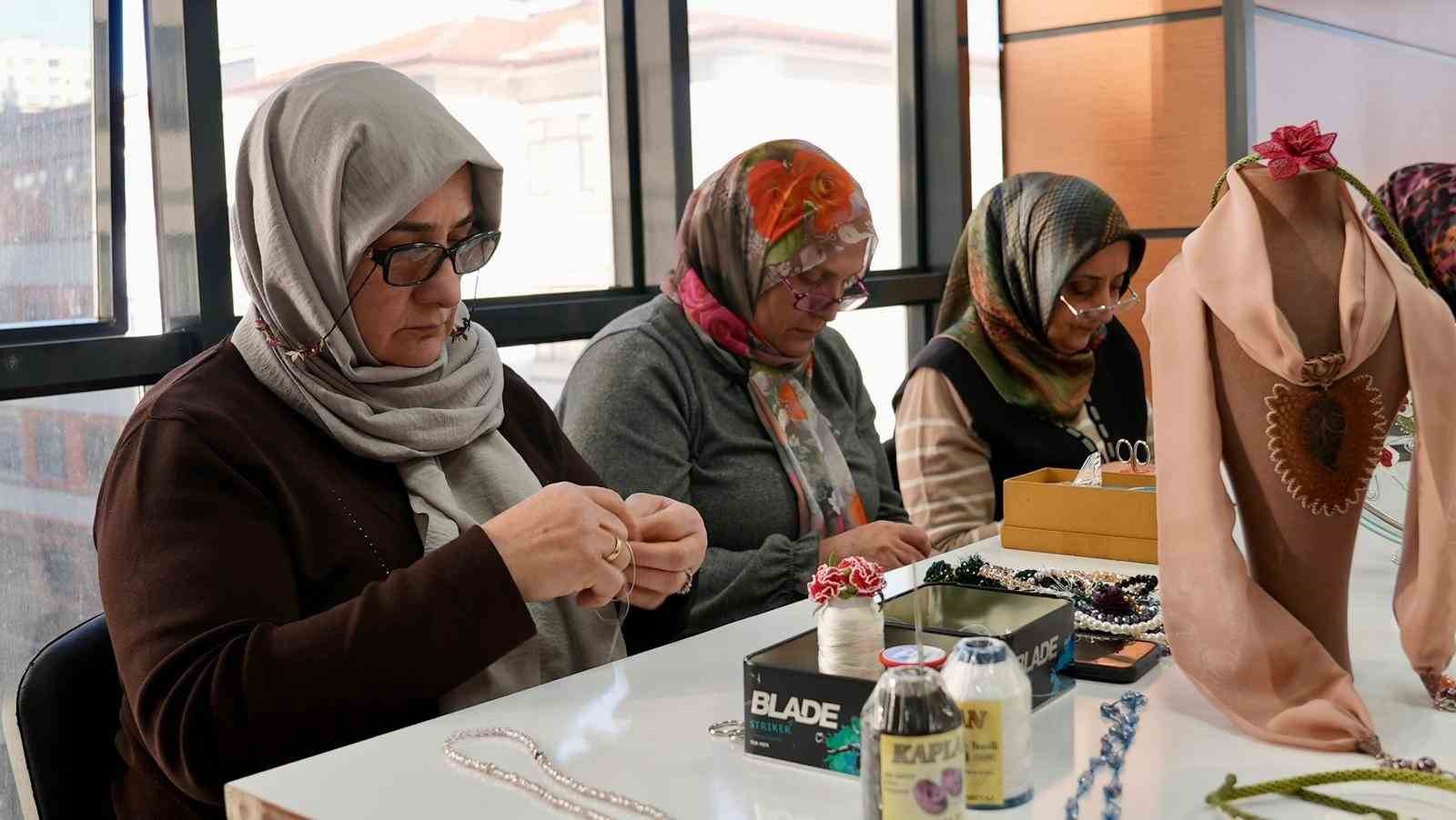 Elazığ’da Kadınlara Yönelik Kurs Programı Sürüyor