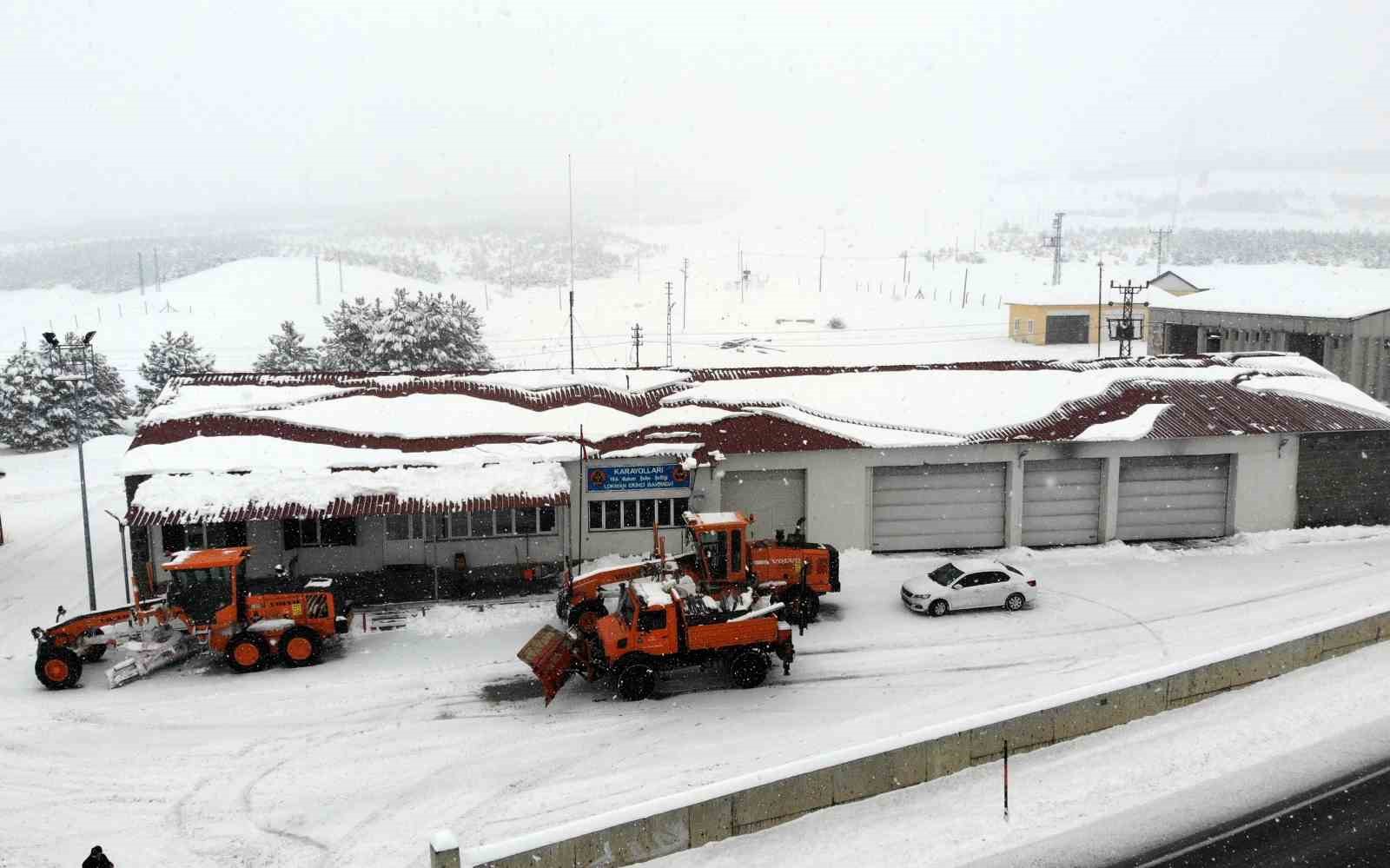 Erzincan’da Kar ve Sis Ulaşımı Aksattı, İki İlçede Eğitime Ara Verildi