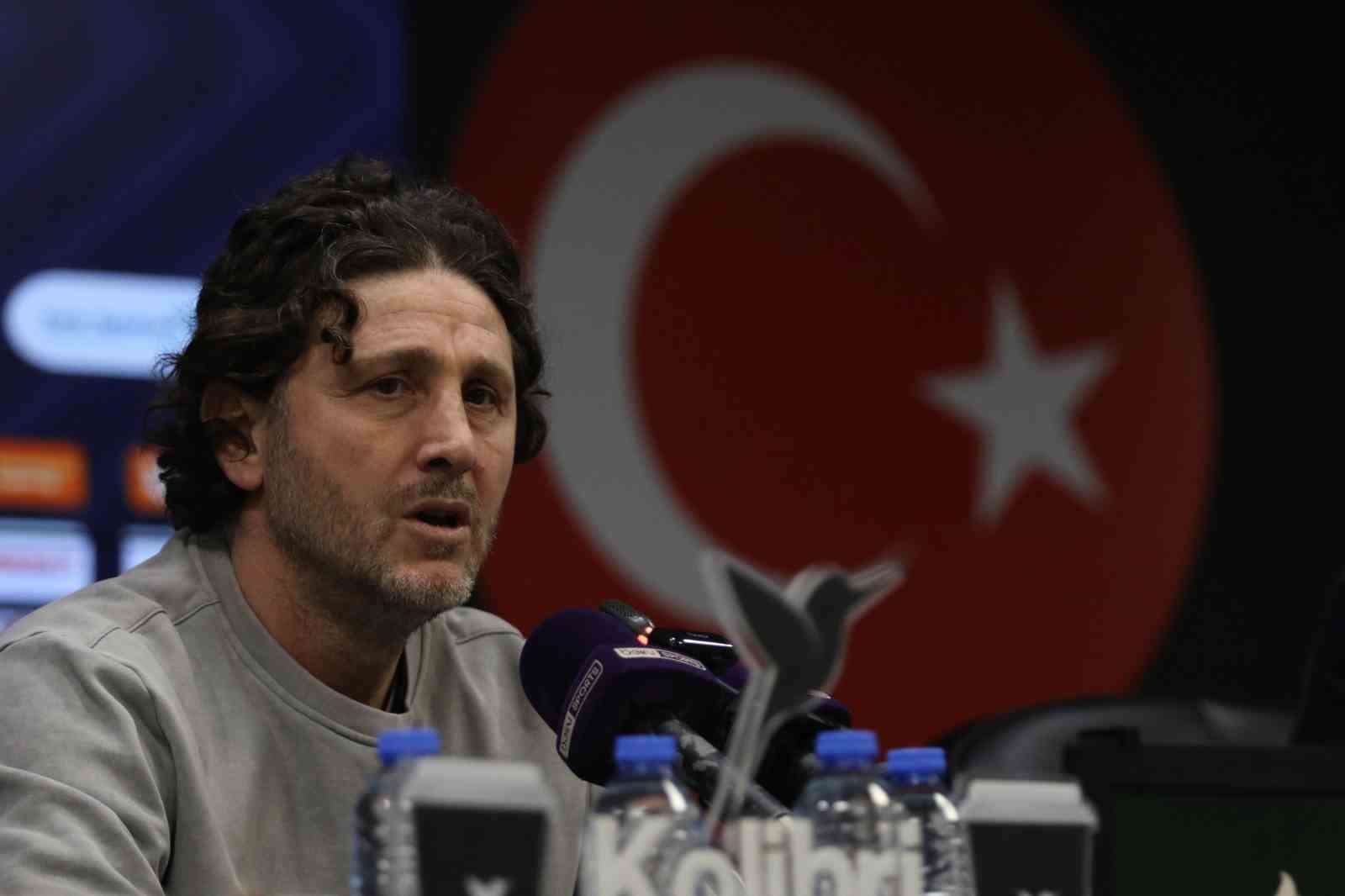 Fatih Tekke: “Kocaelispor Bana Göre 1 Puan Alacak, Belki Galip Gelebilecek Oyun Oynadı”