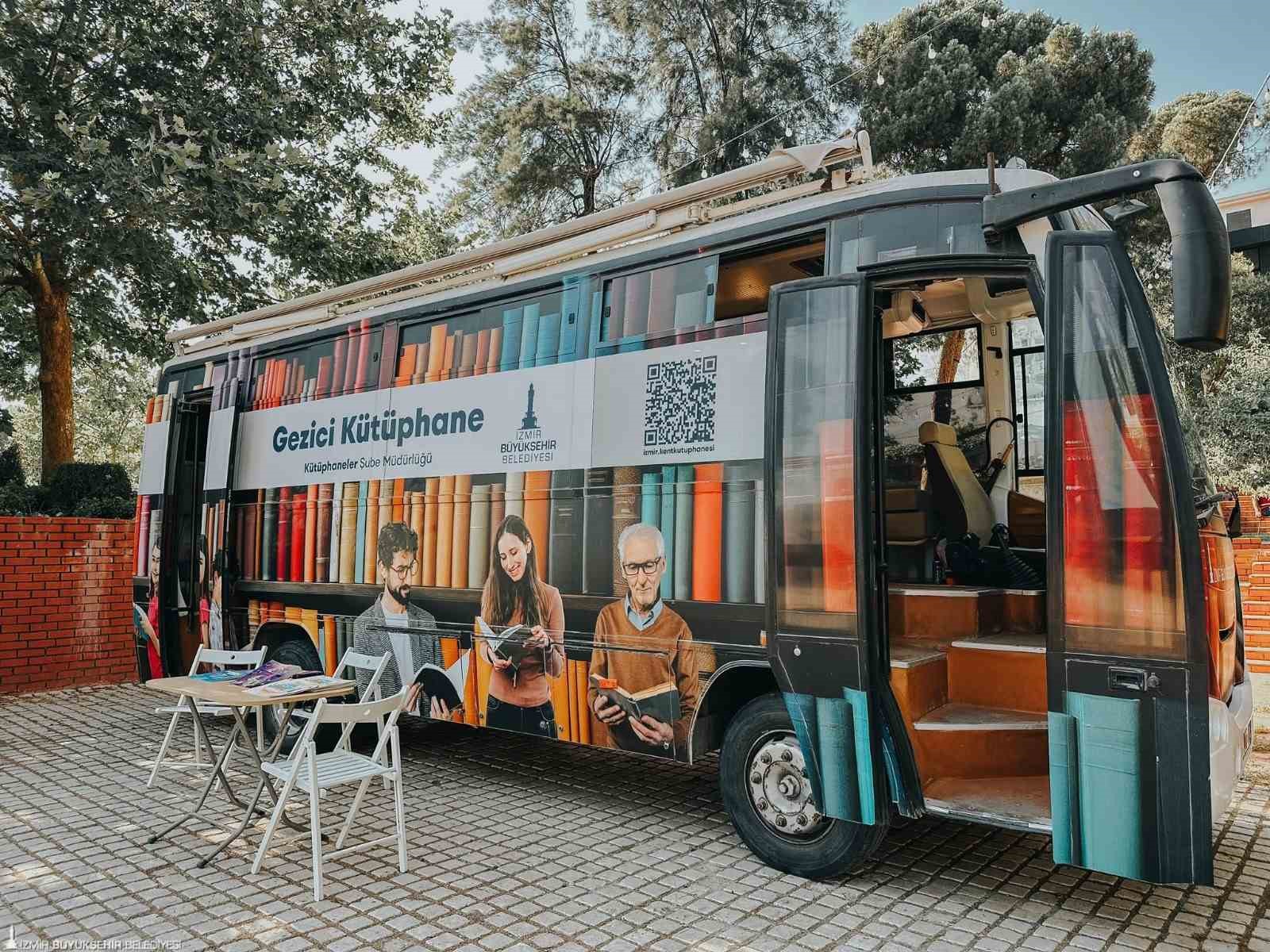 Gezici Kütüphane Tatilde Yollara Çıkıyor