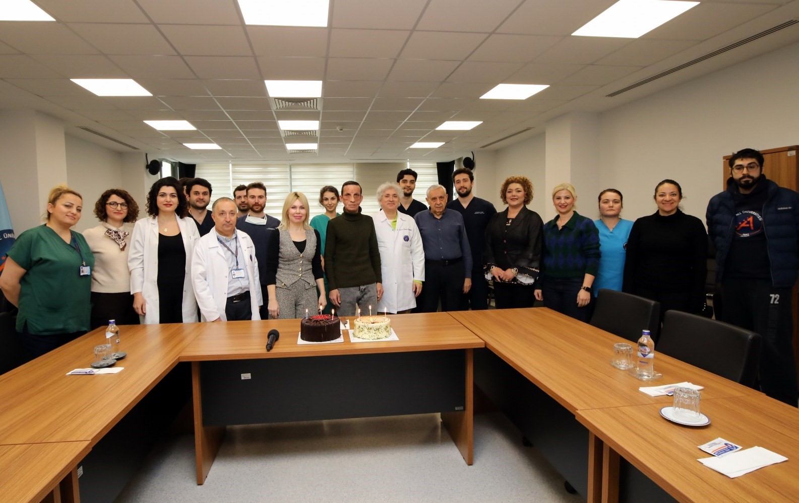 Hayata 14 Yıldır Başka Bir Yüzle Bakıyor: Türkiye’nin İlk Yüz Nakli, 14 Yıl Sonra Yeni Hayatının Mimarlarıyla Yeniden Buluştu