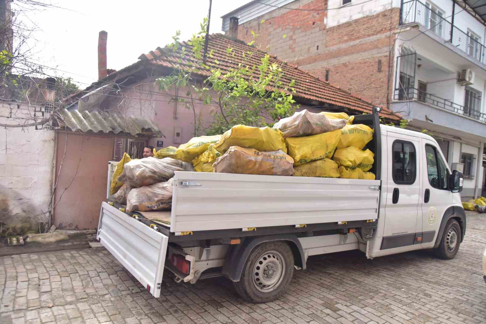 İncirliova Belediyesi’nden Ailelere Yakacak Desteği