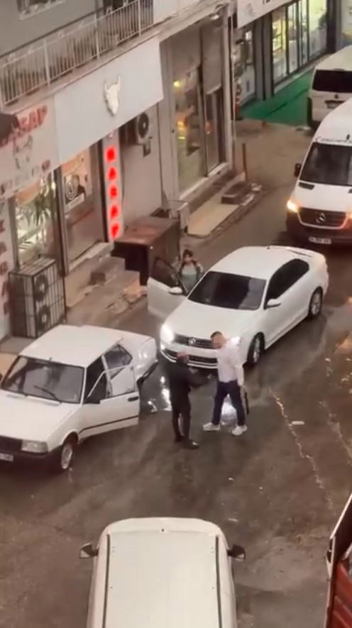 İzmir’de Döner Bıçaklı Trafik Magandası Tutuklandı