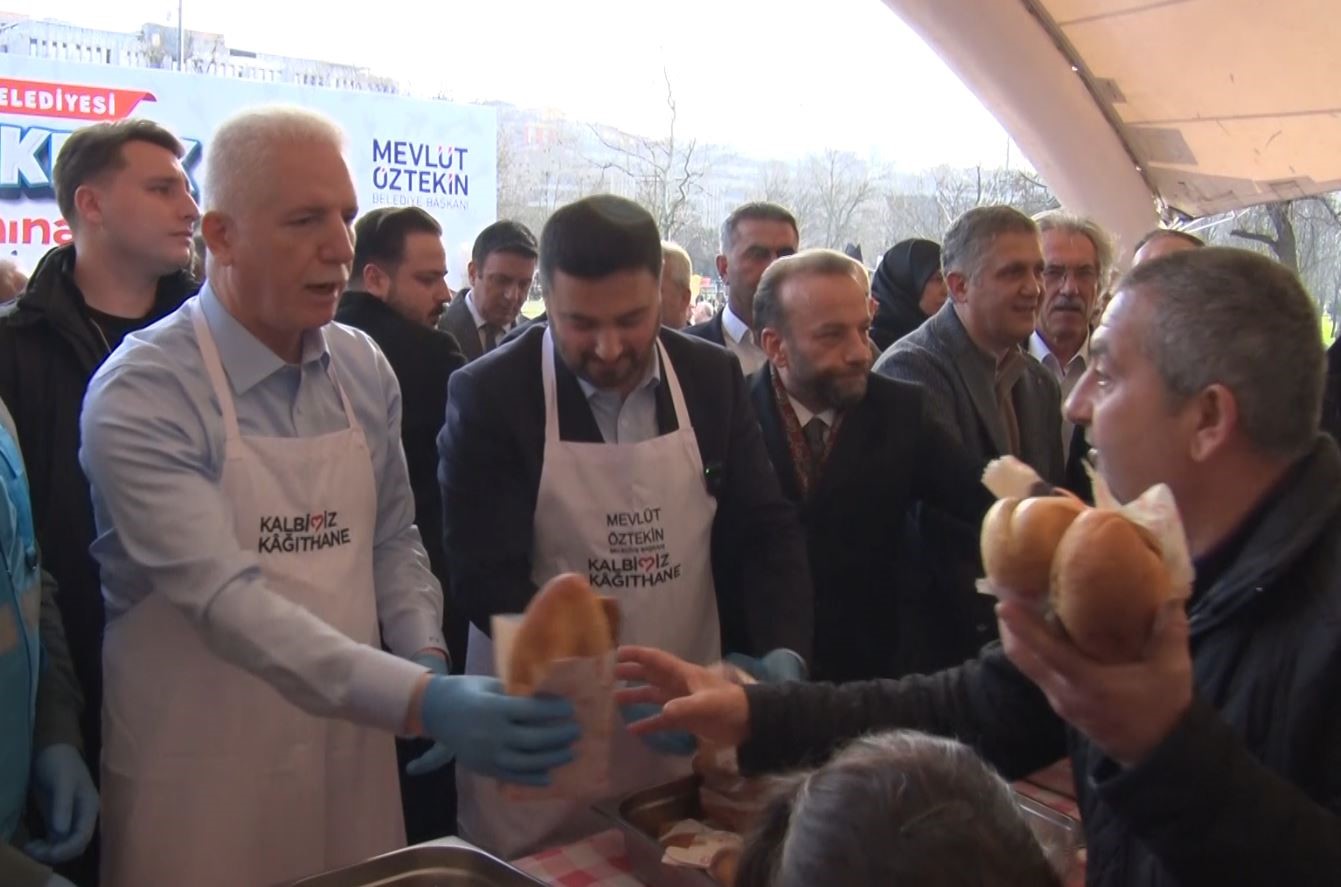 Kağıthane’de Balık Ekmek Şöleni: 25 Bin Kişiye 6 Tona Yakın Balık Ekmek, Helva ve Gazoz İkramı