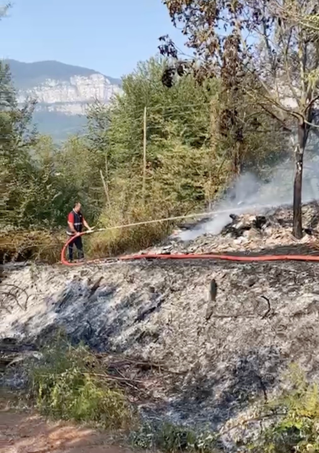 Kardeşini Ahıra Kilitleyip Ateşe Verdiği İddia Edilen Şahıs Hakim Karşısına Çıktı
