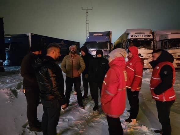 Kars Türk Kızılayı’ndan “İç Isıtan” Destek: Kar ve Tipi de Mahsur Kalanlara Şefkat Eli