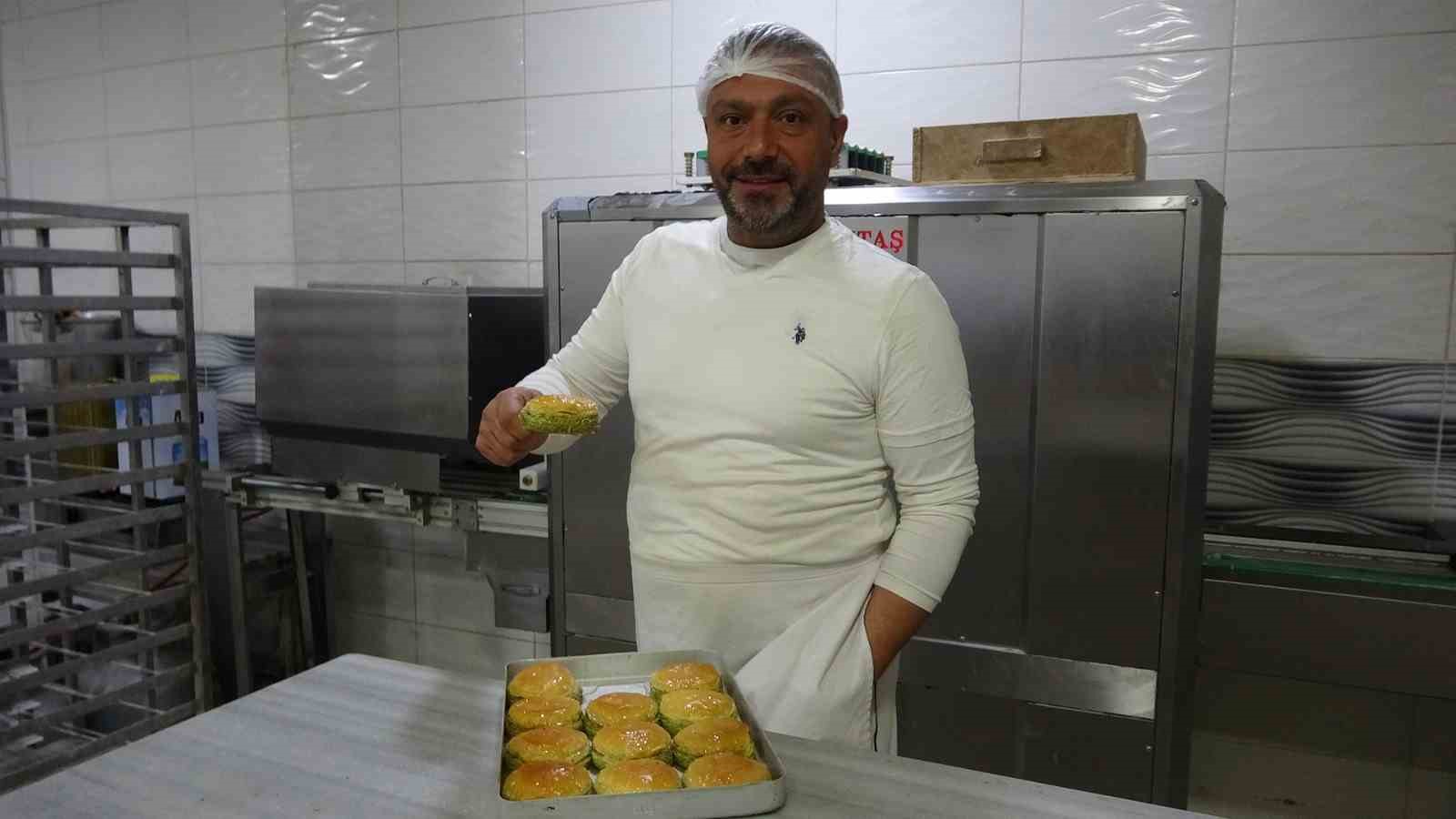Kilis’te 37 Yıllık Ustadan ’Burger Tatlı’