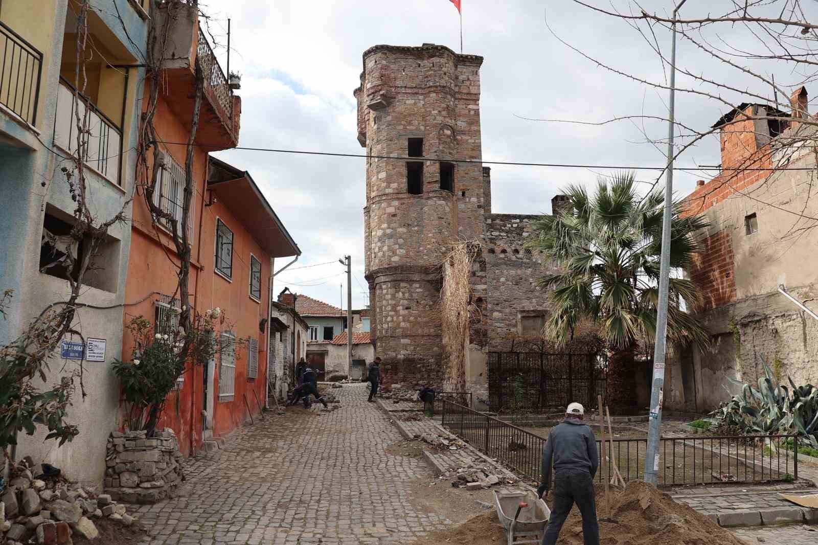 Koçarlı’da Tarihi Kule Sokağında Çalışmalar Başladı