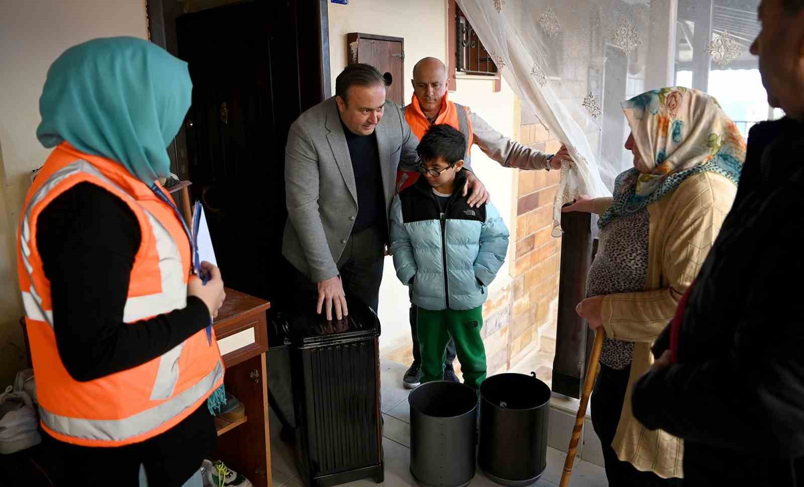 Kuşadası’nda Evler ve Yürekler Dayanışmayla Isınıyor