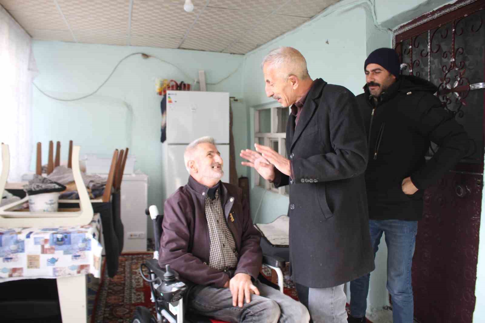 Muş Malazgirt'te, engelli bireylere tekerlekli sandalye desteği! malazgirtte engelli bireylerin yuregini isitan destek 1 ydEk9CAr