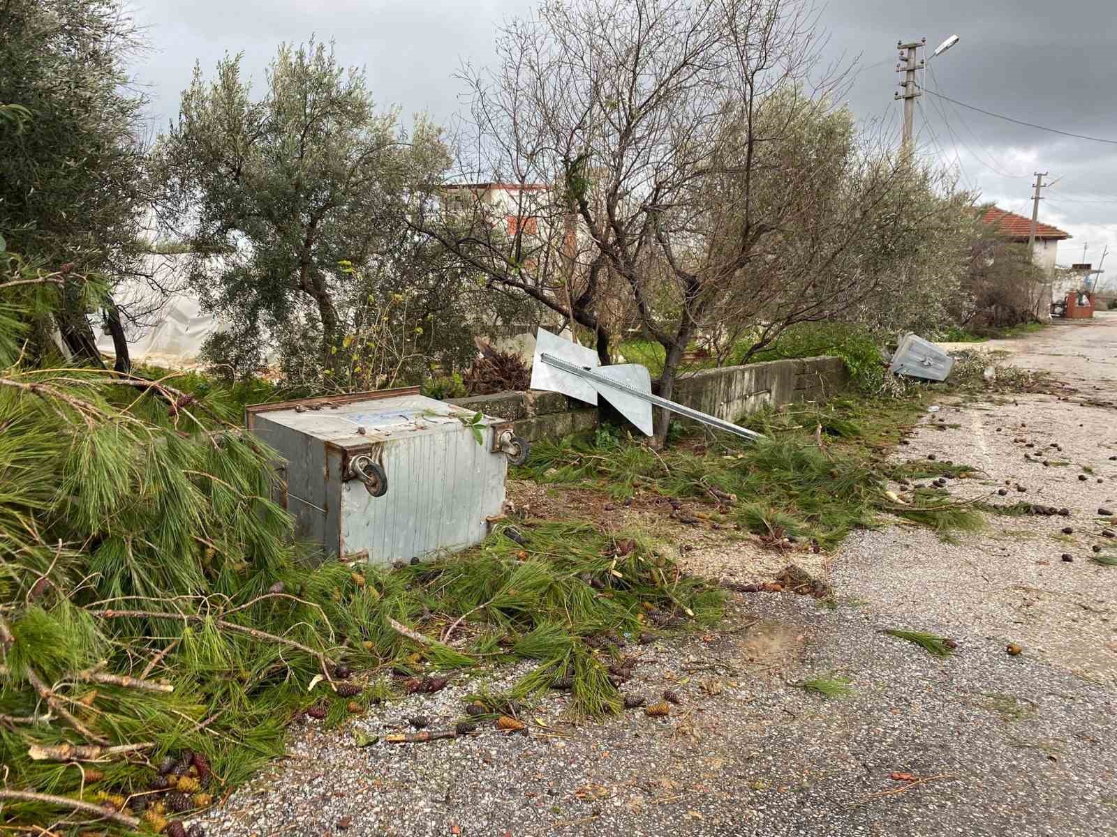 Manavgat’ta Hortum Üç Mahalleyi Harabeye Çevirdi