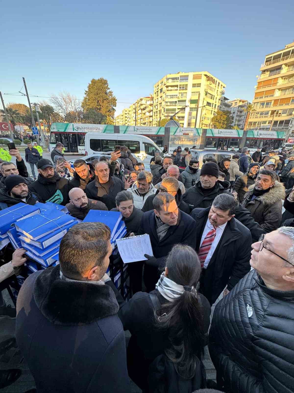 Martı Tag’dan Paylaşımlı Yolculuk İçin İzmir Büyükşehir Belediyesi Ukome’ye 48 Bin Dilekçe