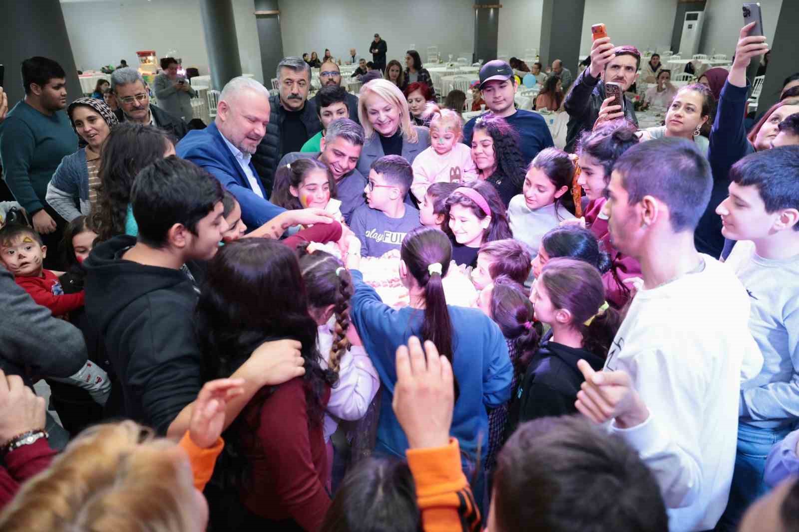 Menemen’de Özel Çocukların Karne Sevinci Yürekleri Isıttı