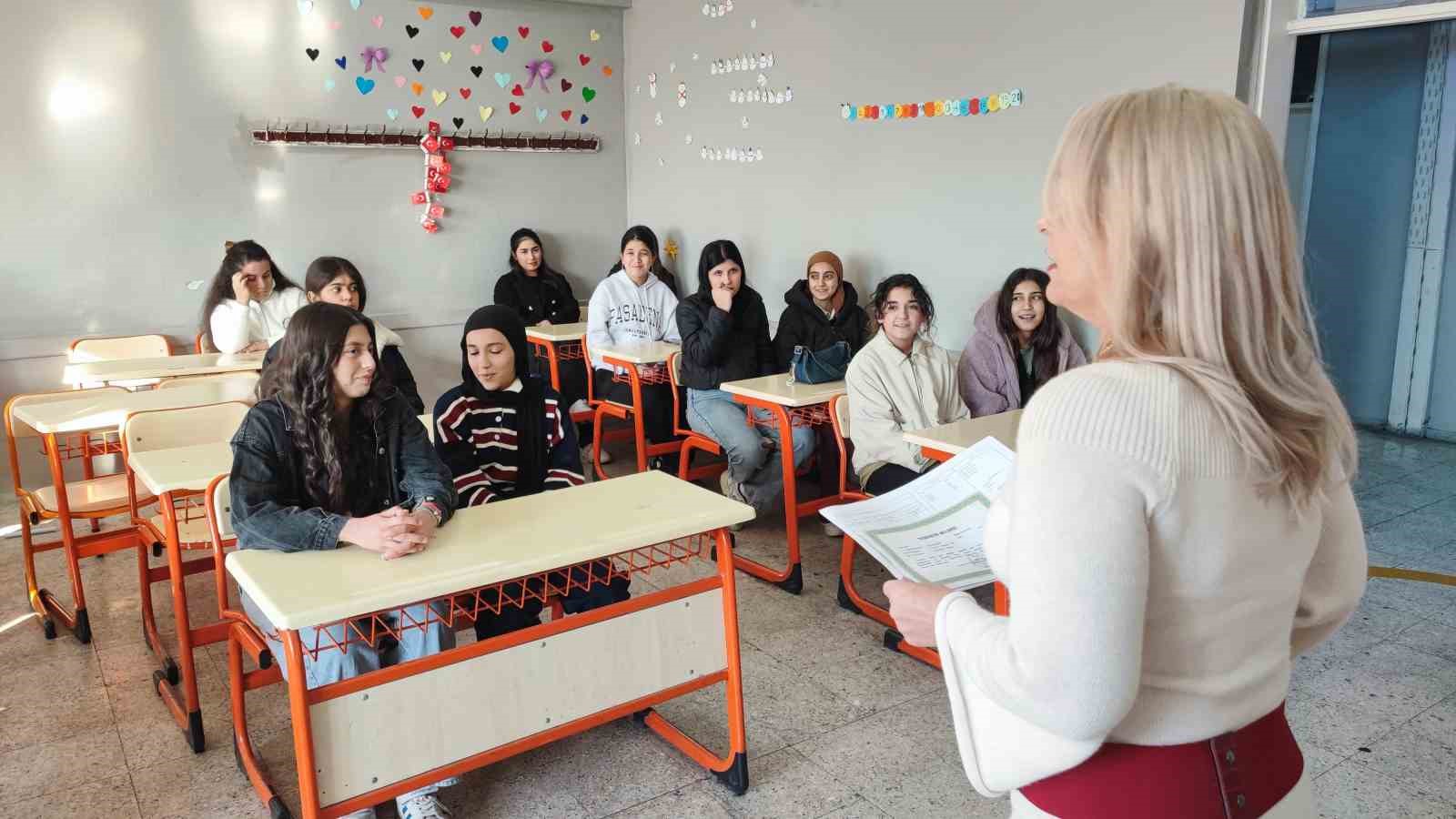 Milyonluk Mal Varlığını TSK’ya Bağışlayan Öğretmen “Psikoz” Çıkmadı, Öğrencilerine Koştu