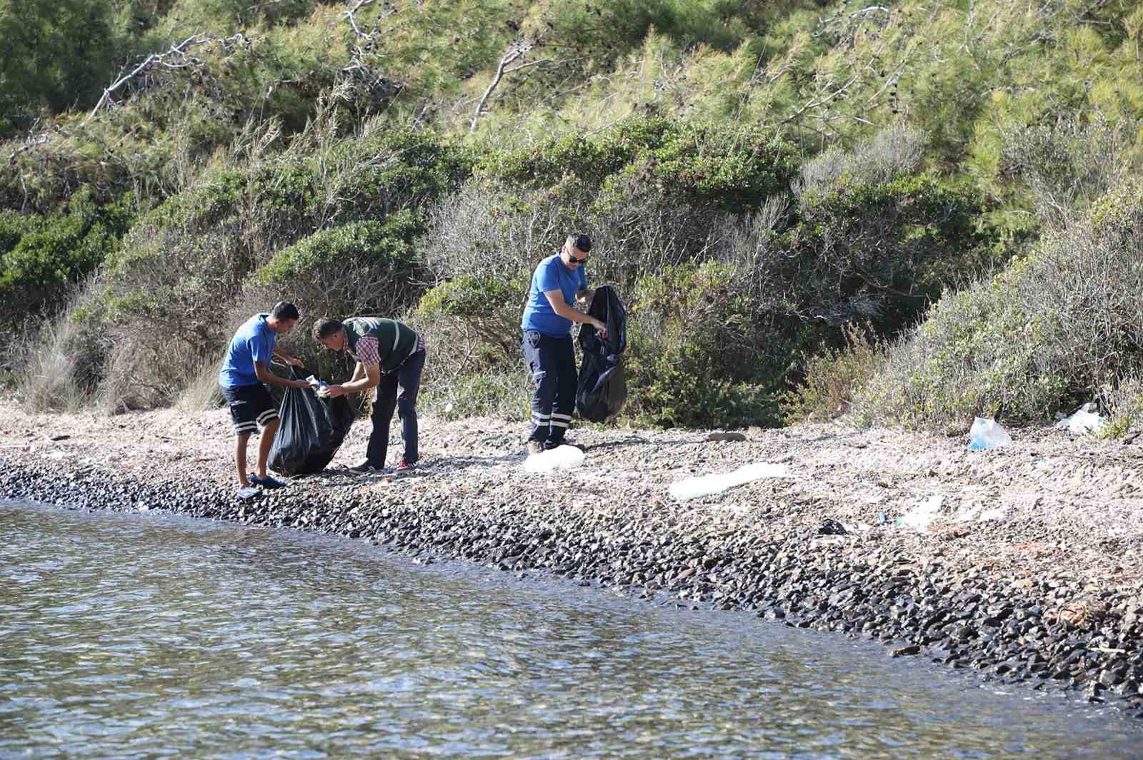Muğla Büyükşehir’den Gökova ve Göcek’te Kapsamlı Kıyı Temizliği