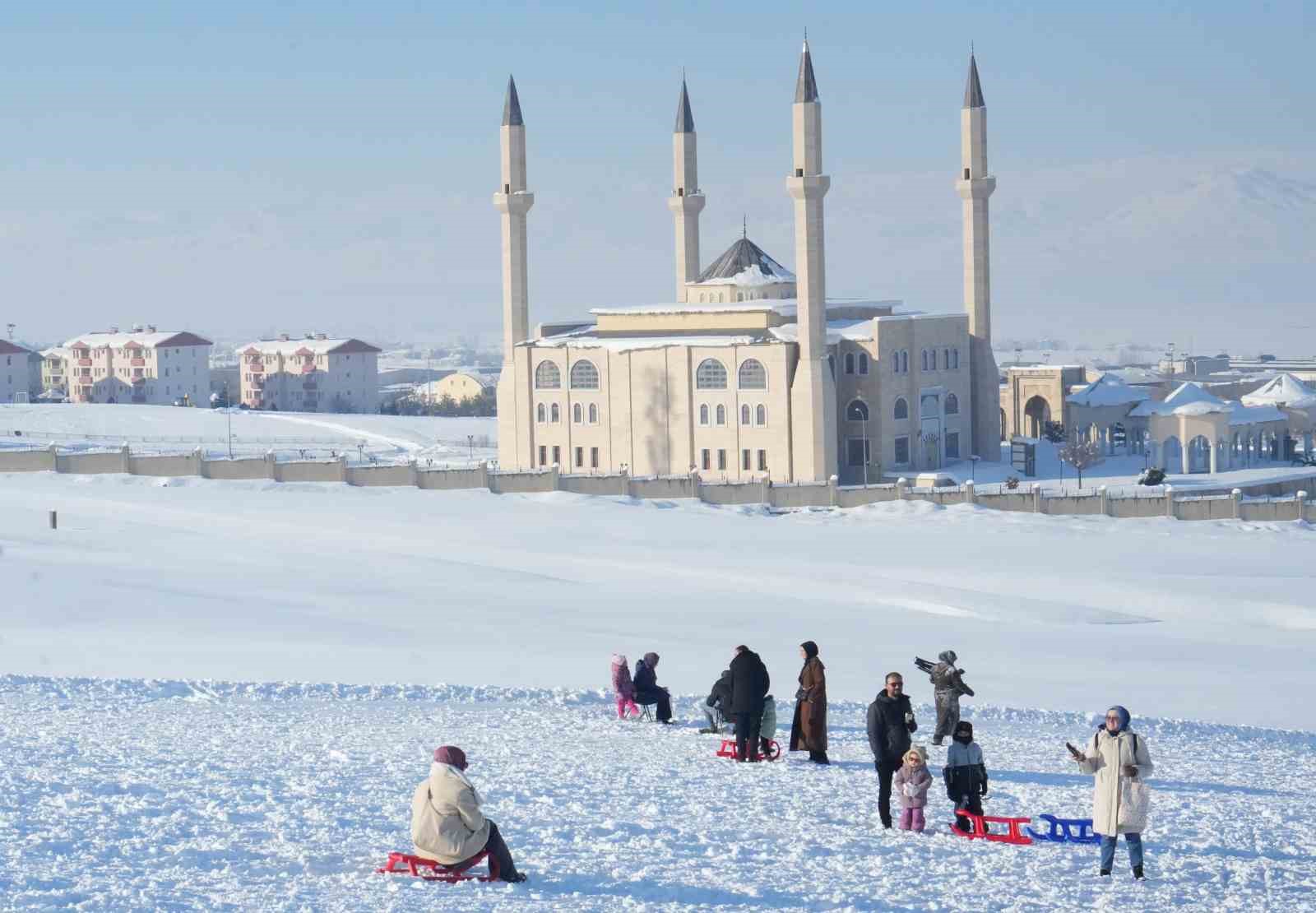 Muş’ta Kayak Sezonu Açıldı