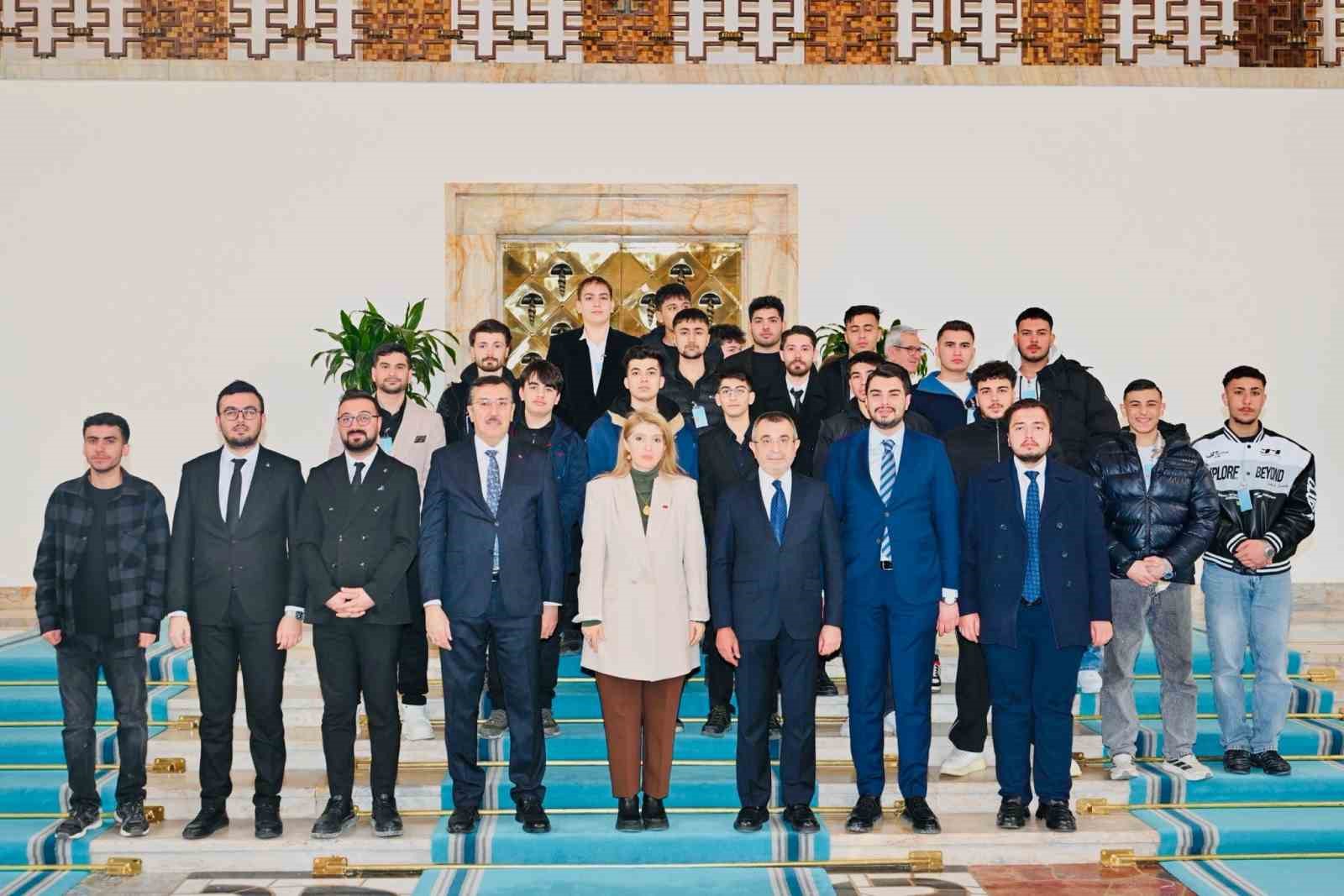 Ölmeztoprak: “Cumhurbaşkanımızın Mesajları Nettir, Bayrağımıza Uzanan Kirli Eller Hesap Verecek”