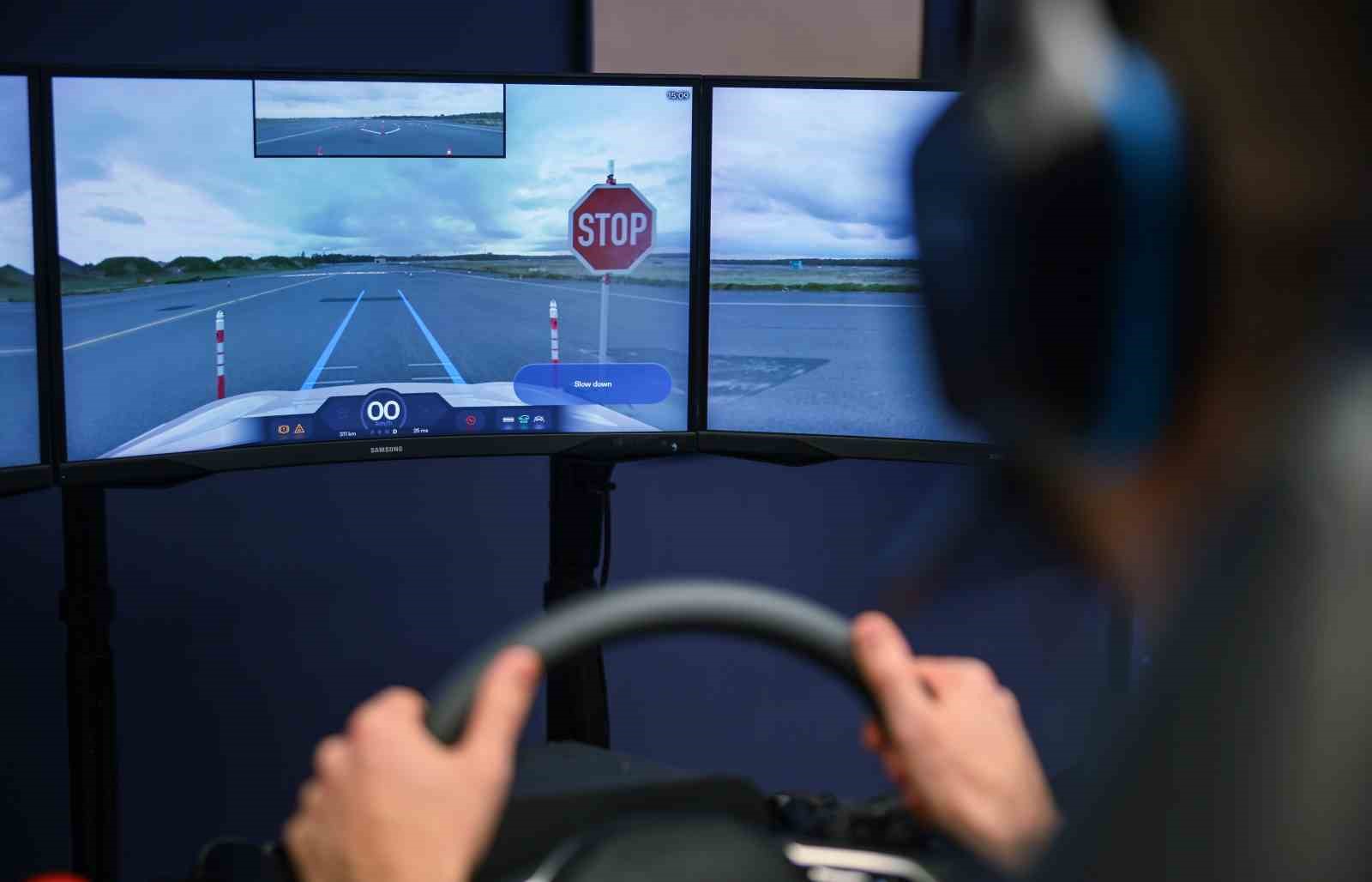 Sürücü Adayları Japonya’da Yoğun Kamp Programından, Çin’de 4 Aşamalı Sınav Maratonundan Geçiyor