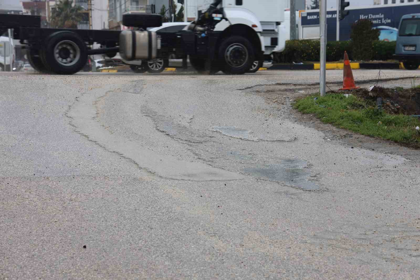 Trafik Işıklarında Beklerken Yolu Betonla Kaplayan Mikser Sürücüsüne Ceza Uygulandı