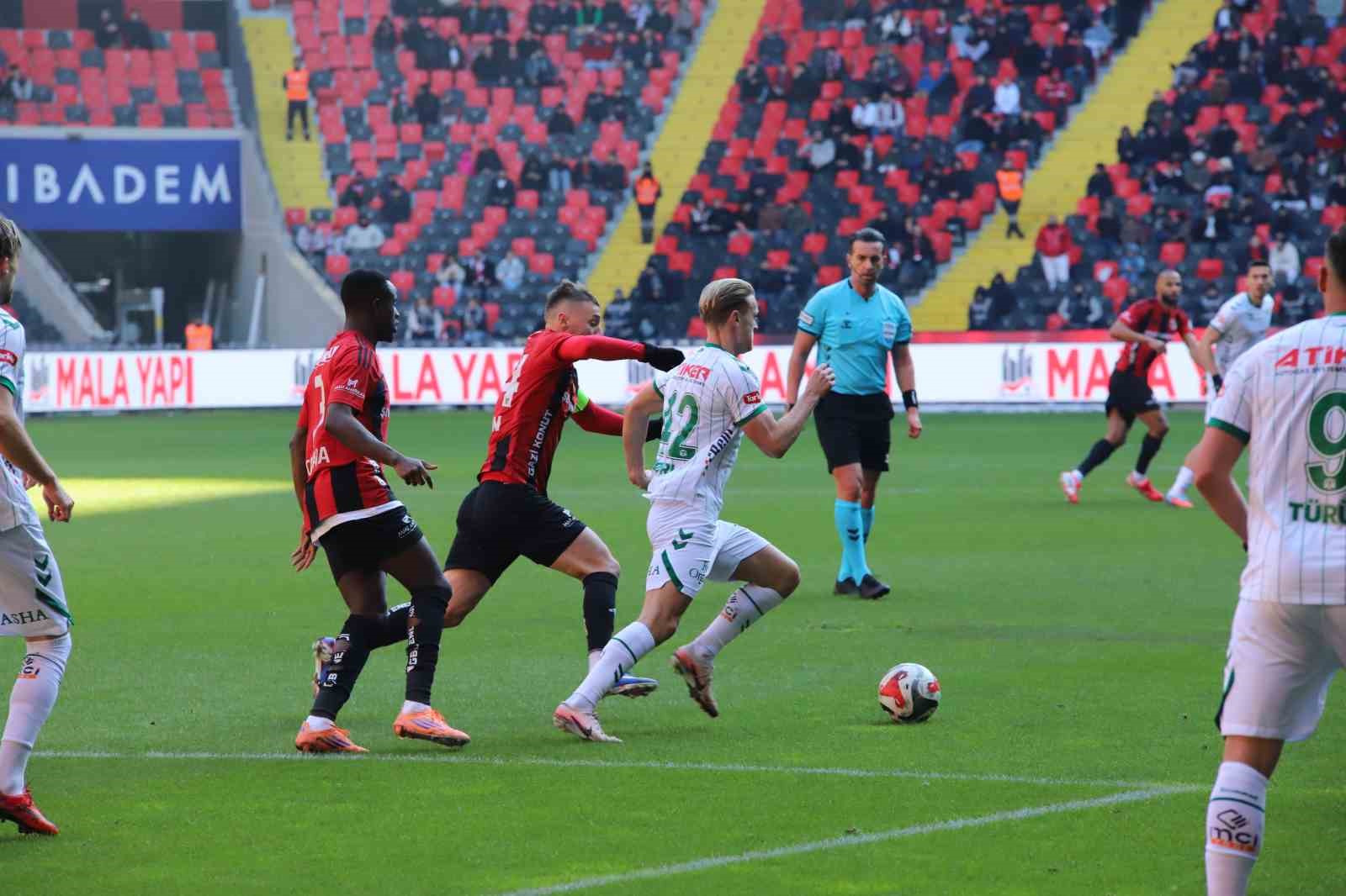 Trendyol Süper Lig: Gaziantep Fk: 1 – Konyaspor: 0 (İlk Yarı)