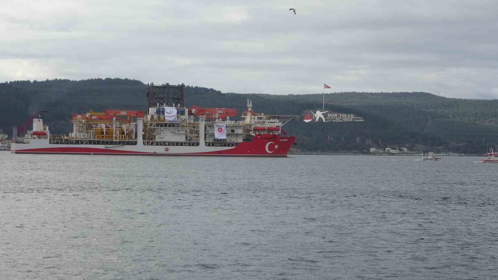 Türk Sondaj Gemisi Yıldırım Çanakkale Boğazı’ndan Geçti