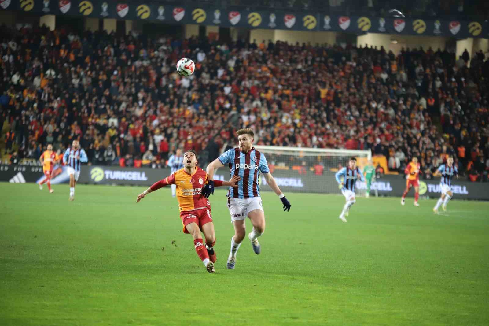 Turkcell Süper Kupa: Galatasaray: 2 – Trabzonspor: 0 (İlk Yarı)