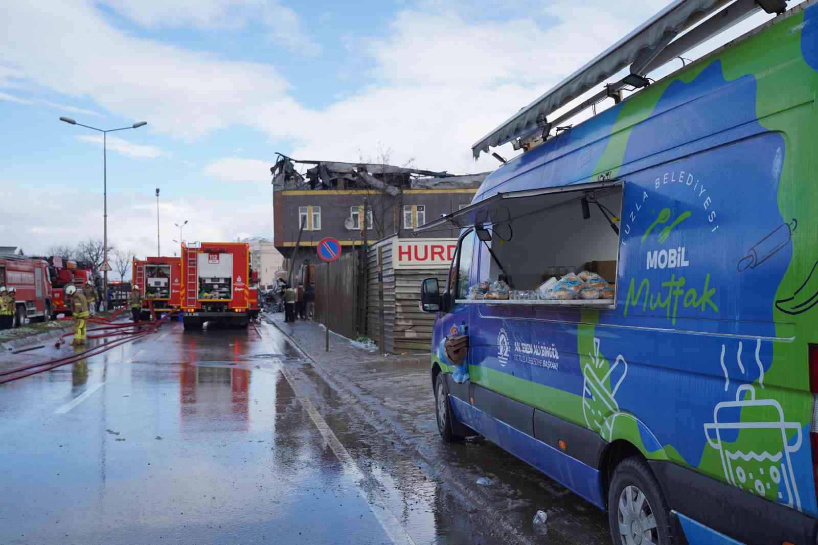 Tuzla Belediyesi’nden Yangından Etkilenen Vatandaşlara Destek