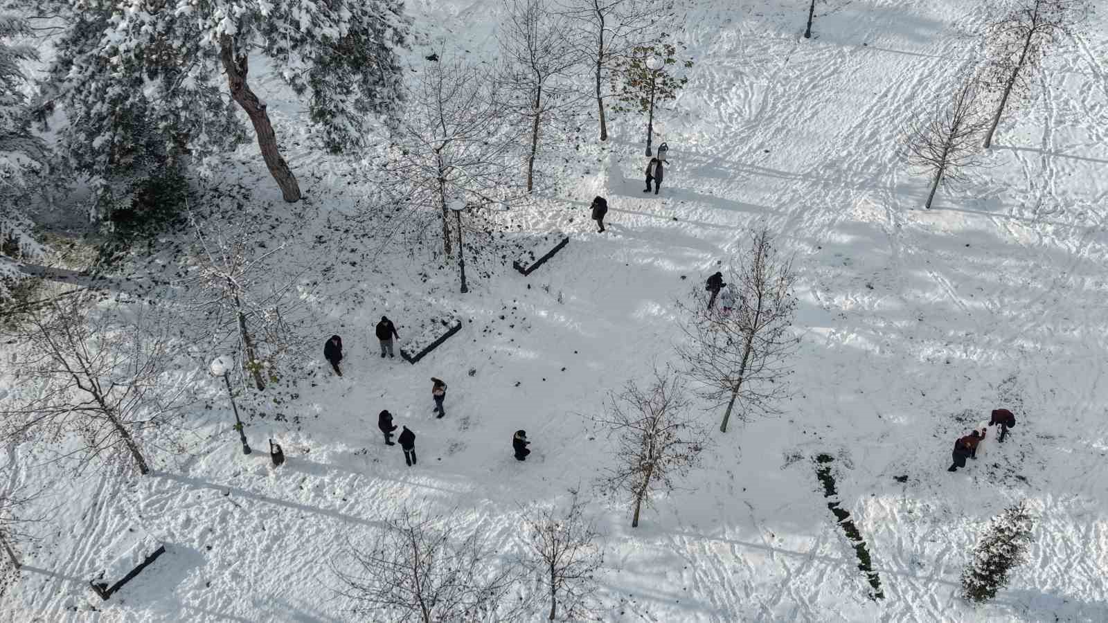 Uzmanından Uyarı: “Kar Yemek Sanıldığı Kadar Masum Değil”