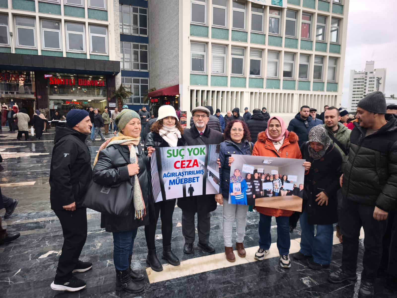 Liberal Parti Lideri Zübeyir Gülabi, Mağdur Ailelerin Ankara’daki Basın Açıklamasına Destek Verdi