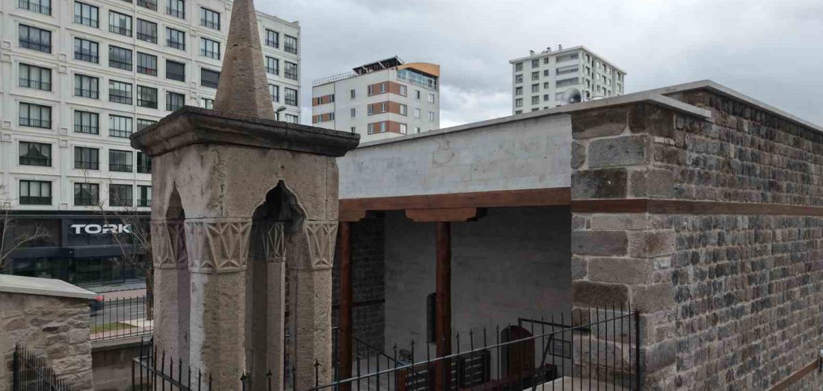 4 Asırlık Camide İlk Teravih Heyecanı