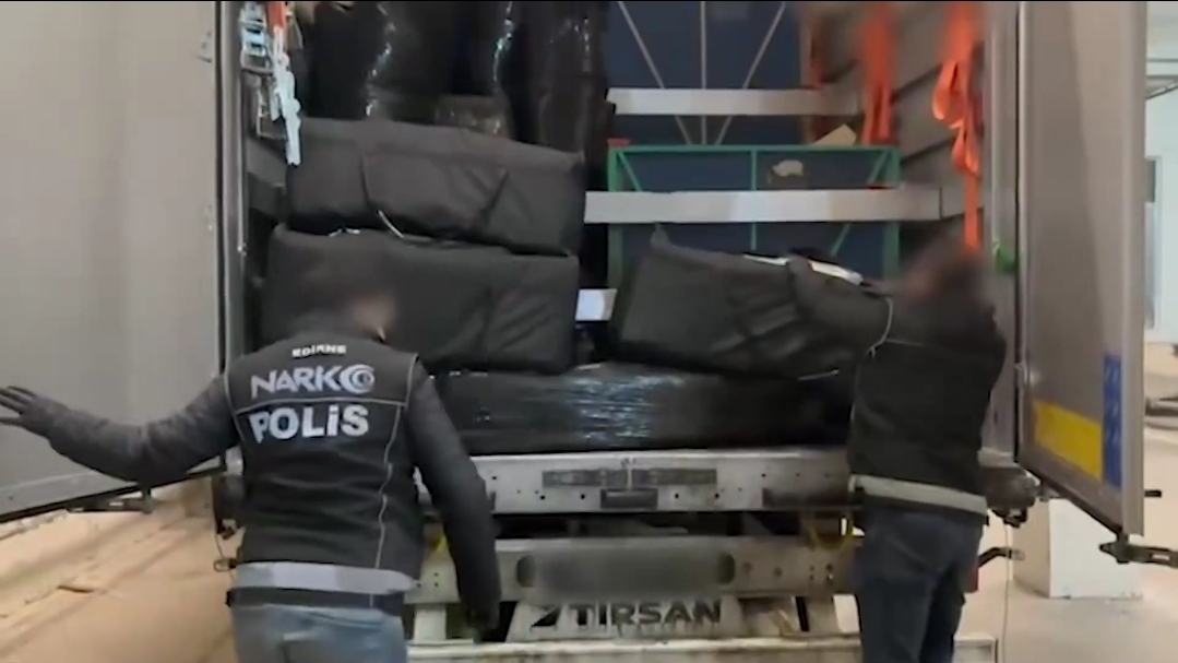 Edirne’de Uyuşturucuya Büyük Darbe: 240 Kilo Skunk Ele Geçirildi