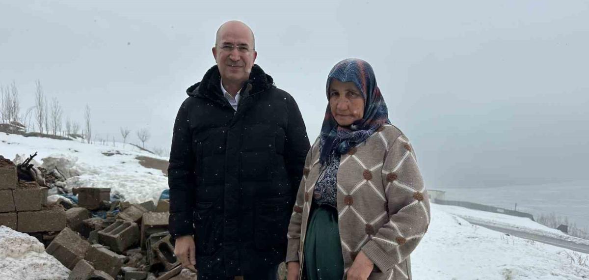 Ahırı Çöken Zine Teyzeye Belediye Başkanı Yeni Ahır İçin Destek Çıktı