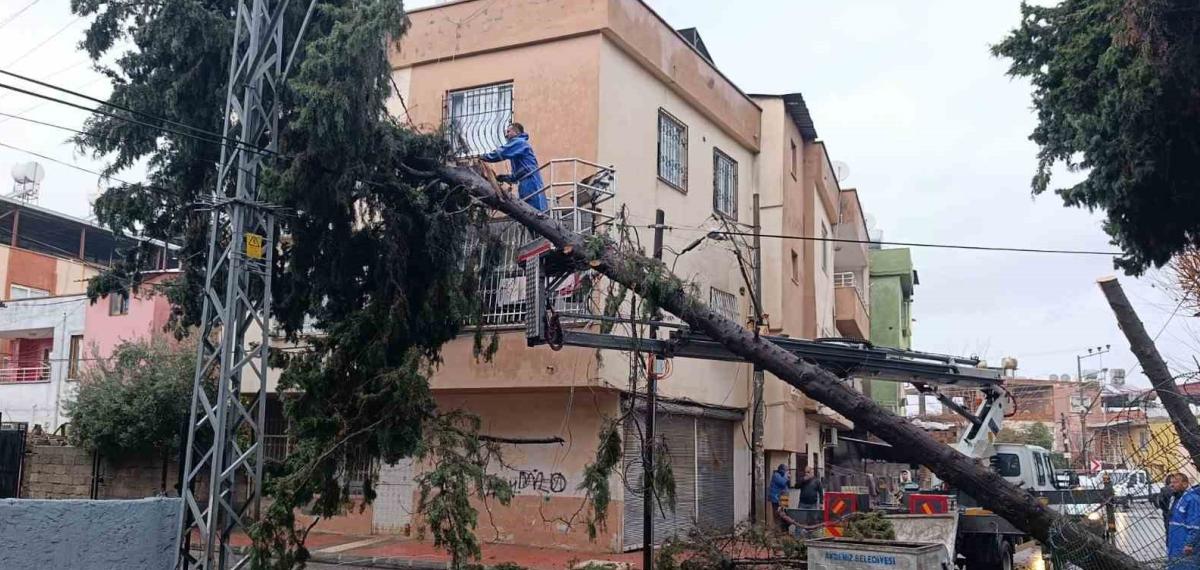 Akdeniz’de Sağanak Mesaisi Gece Boyu Sürdü