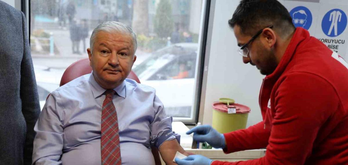 Aksaray’da Kan Bağışı Kampanyasına Vali Duru da Katıldı