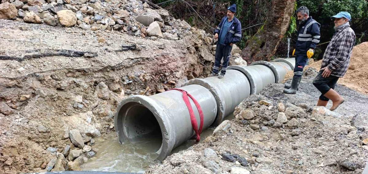 Alanya’da Tıkanan Menfezler Büyükşehir Ekiplerince Açıldı