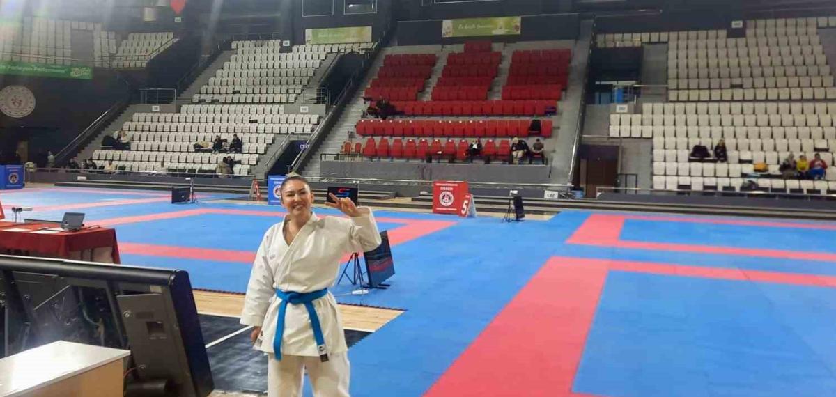 Aliağa Belediyesi Karate Antrenörü Nezahat Ayhan Türkiye Şampiyonu Oldu
